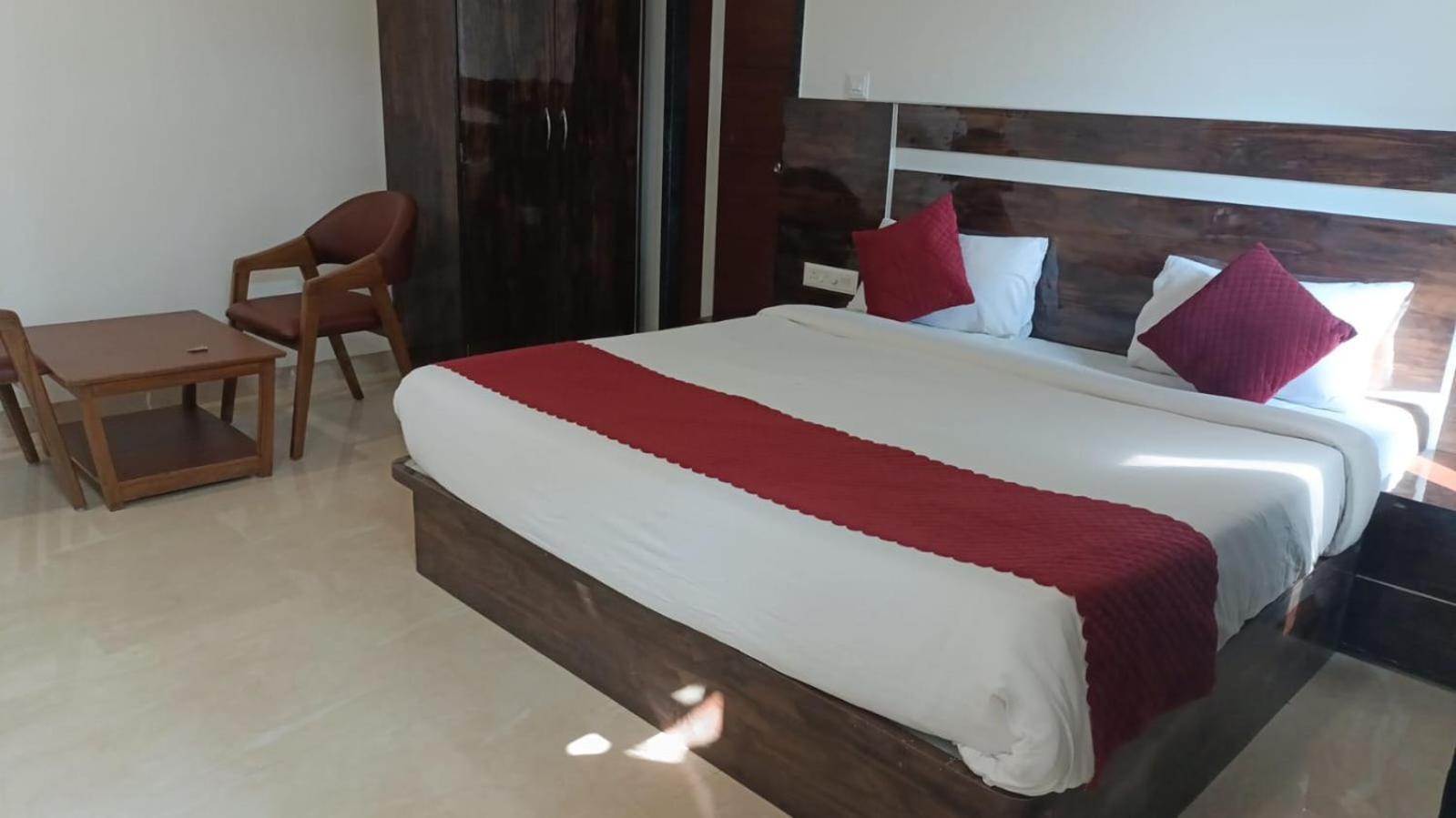 Mountain Hill Resort Lonavala Exteriör bild